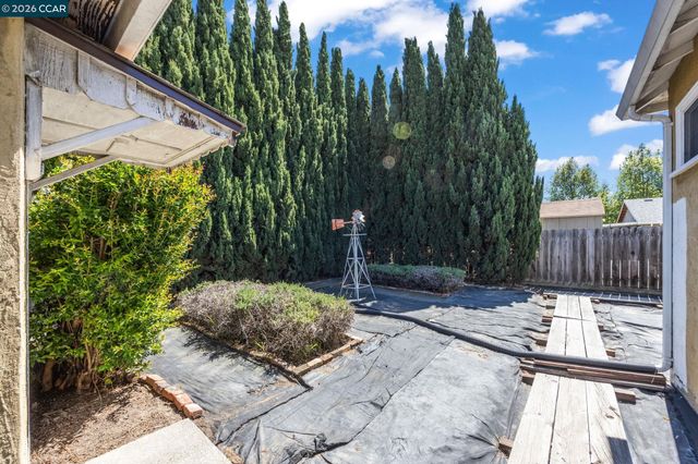 15594 Sharon St, San Lorenzo, CA 94580