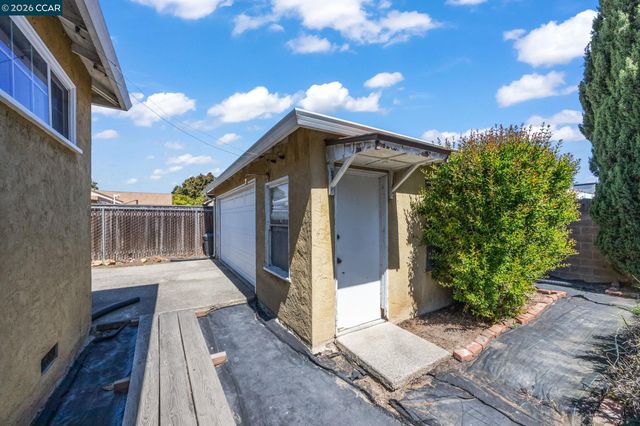 15594 Sharon St, San Lorenzo, CA 94580