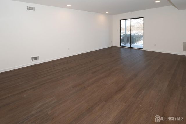 801 Woodbridge Commons Way, Iselin, NJ 08830