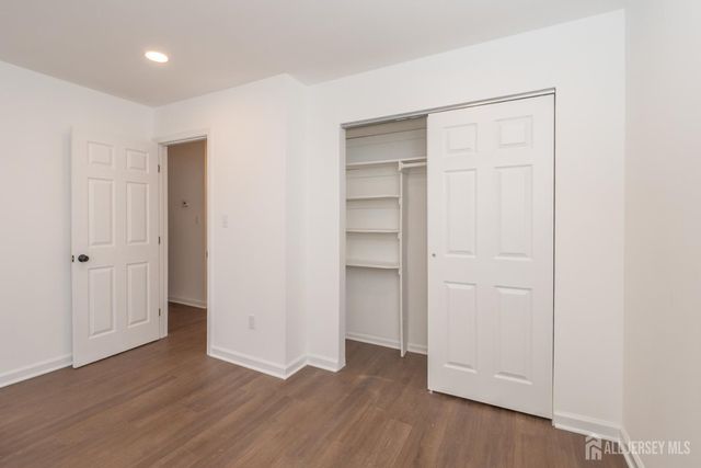 801 Woodbridge Commons Way, Iselin, NJ 08830