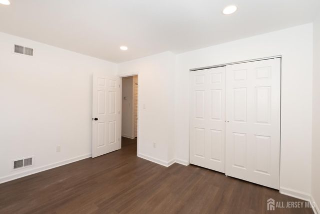 801 Woodbridge Commons Way, Iselin, NJ 08830