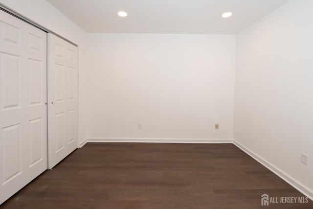 801 Woodbridge Commons Way, Iselin, NJ 08830