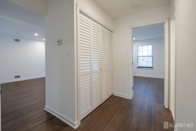 801 Woodbridge Commons Way, Iselin, NJ 08830