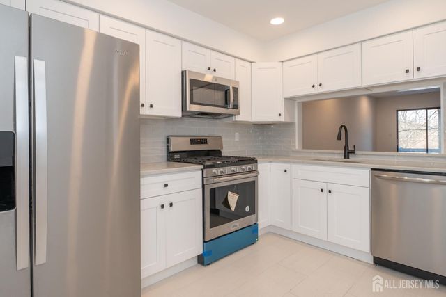 801 Woodbridge Commons Way, Iselin, NJ 08830