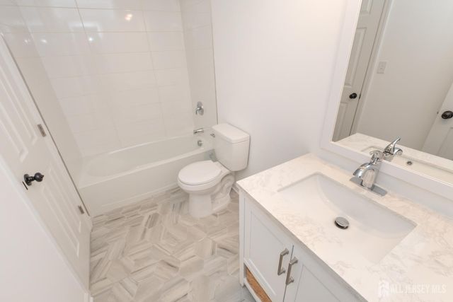 801 Woodbridge Commons Way, Iselin, NJ 08830