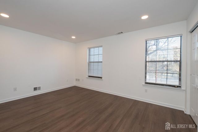 801 Woodbridge Commons Way, Iselin, NJ 08830