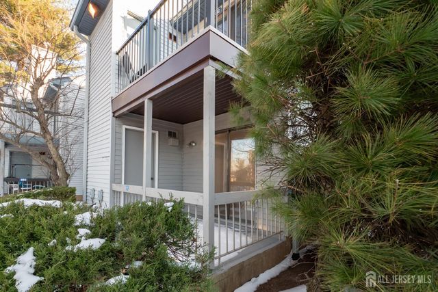 801 Woodbridge Commons Way, Iselin, NJ 08830