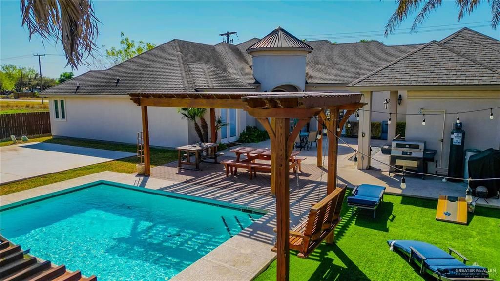 Image 4 of property listing at 1200 E 28th Street, Mission, TX 78574