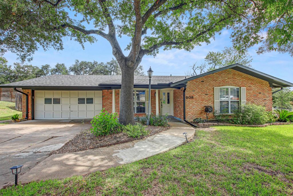 908 Hollybluff ST, Austin, TX 78753