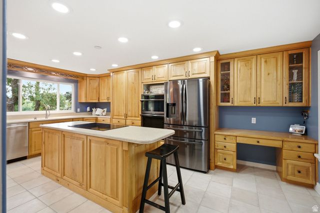 2586 E COUNTRY OAKS DR, Layton, UT 84040