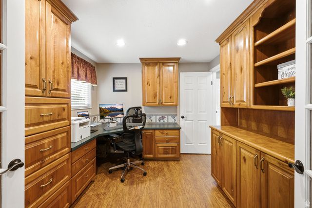 2586 E COUNTRY OAKS DR, Layton, UT 84040