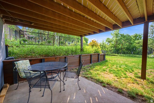 2586 E COUNTRY OAKS DR, Layton, UT 84040