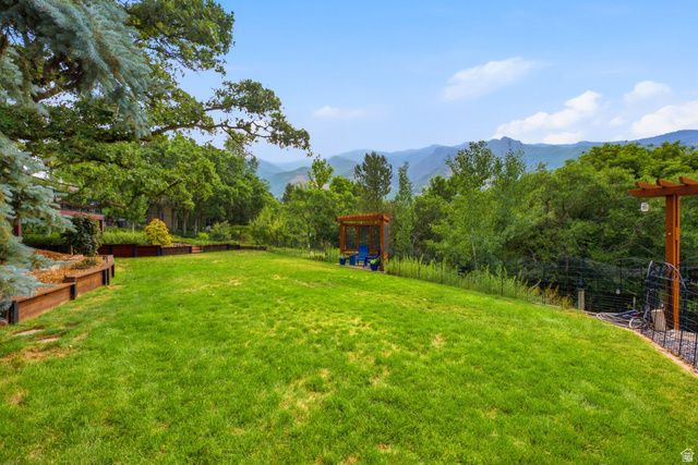 2586 E COUNTRY OAKS DR, Layton, UT 84040