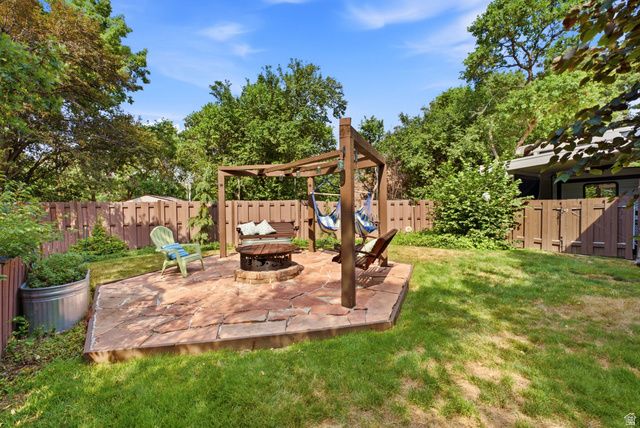 2586 E COUNTRY OAKS DR, Layton, UT 84040