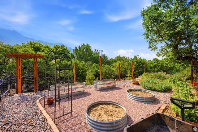 2586 E COUNTRY OAKS DR, Layton, UT 84040