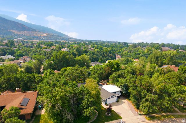 2586 E COUNTRY OAKS DR, Layton, UT 84040