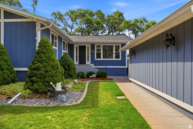 2586 E COUNTRY OAKS DR, Layton, UT 84040