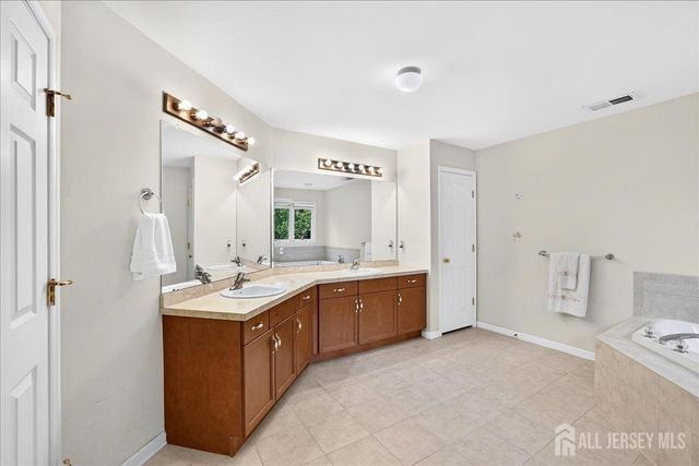 19 Legends Drive, Monroe, NJ 08831