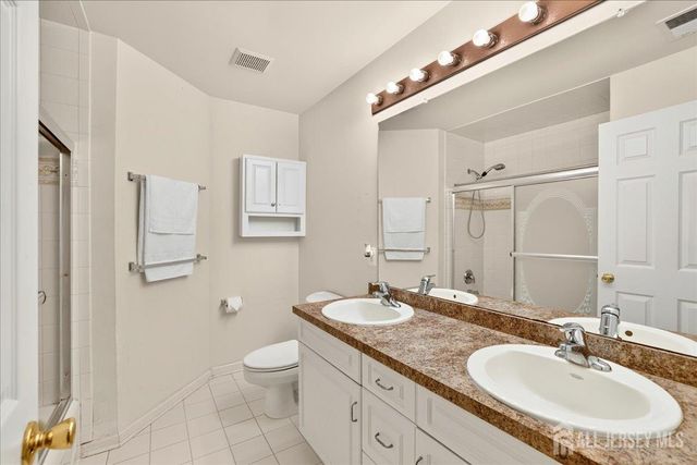 19 Legends Drive, Monroe, NJ 08831