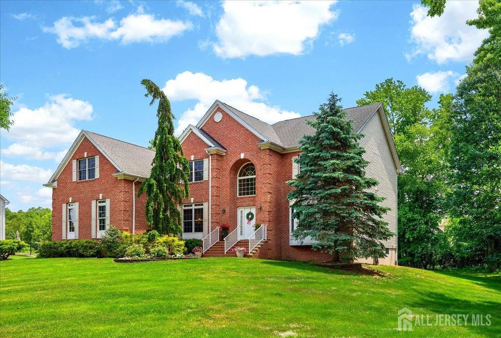 19 Legends Drive, Monroe, NJ 08831