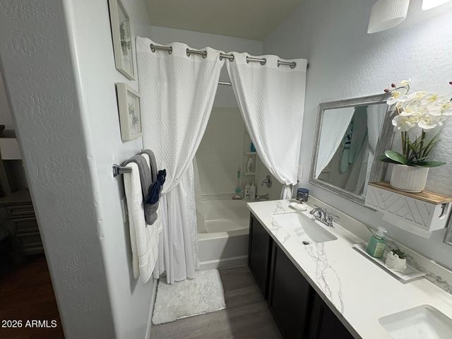 7726 W PIPESTONE Place, Phoenix, AZ 85035