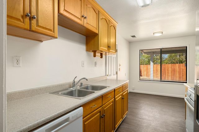 5667 Rio Verde Way, North Highlands, CA 95660
