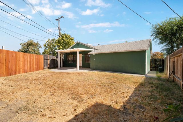 5667 Rio Verde Way, North Highlands, CA 95660