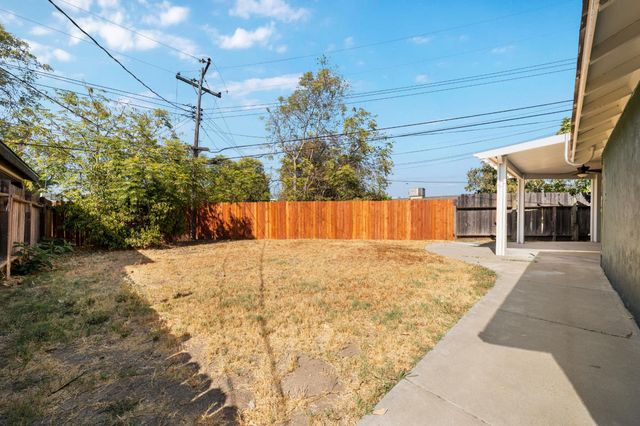 5667 Rio Verde Way, North Highlands, CA 95660