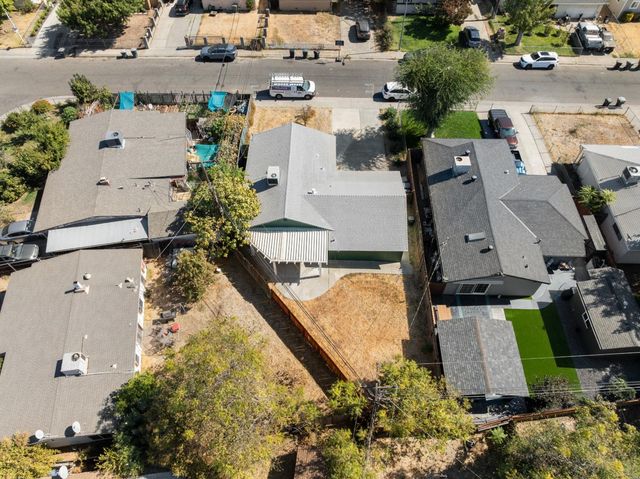 5667 Rio Verde Way, North Highlands, CA 95660