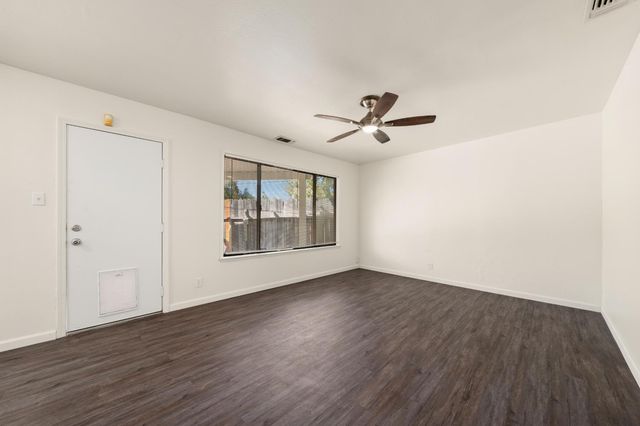 5667 Rio Verde Way, North Highlands, CA 95660