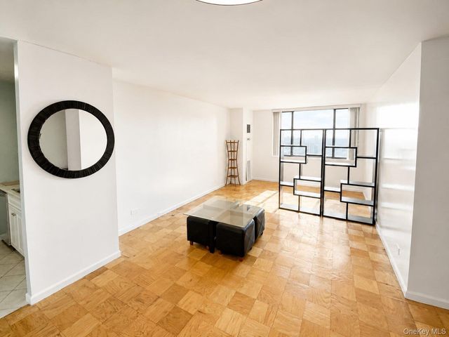 26910 Grand Central 17C, Floral Park, NY 11005