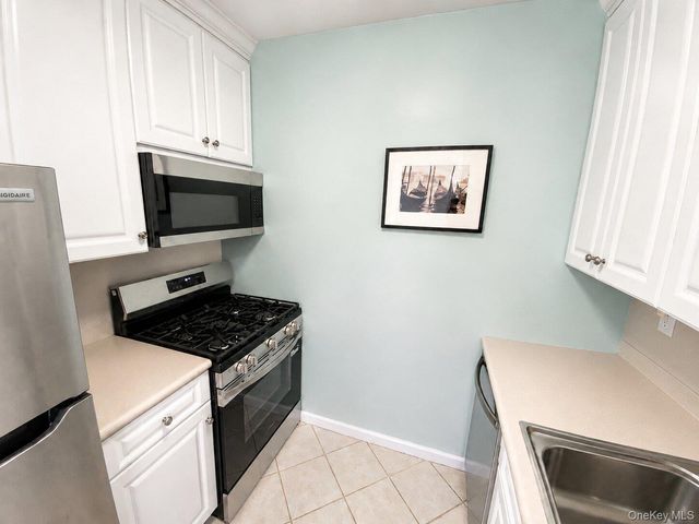 26910 Grand Central 17C, Floral Park, NY 11005