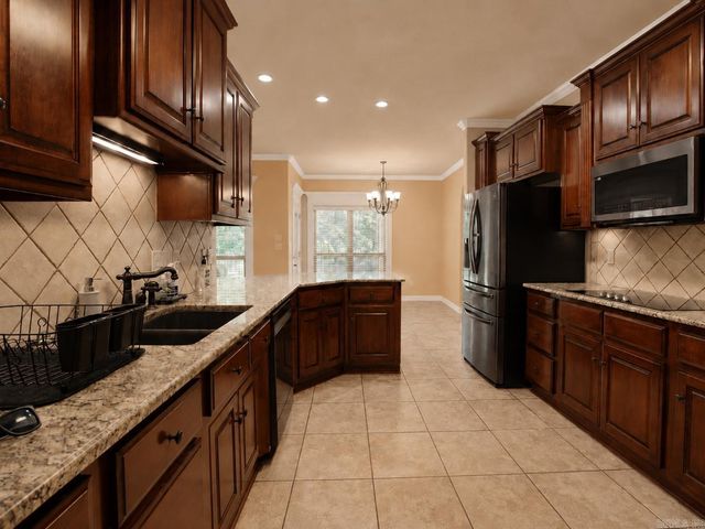 8423 Wolf Creek Ct, North Little Rock, AR 72120