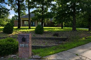 8423 Wolf Creek Ct, North Little Rock, AR 72120