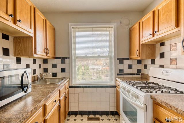 7752 Wise Avenue 1, Richmond Heights, MO 63117