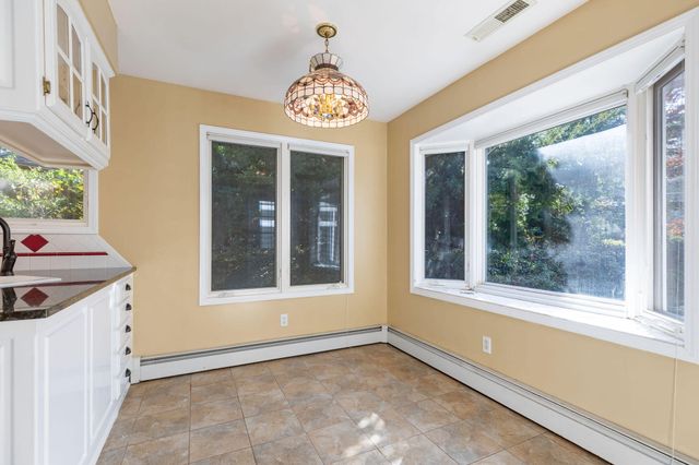 2482 East Wildwood Road, Springfield, MO 65804