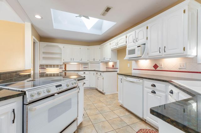 2482 East Wildwood Road, Springfield, MO 65804