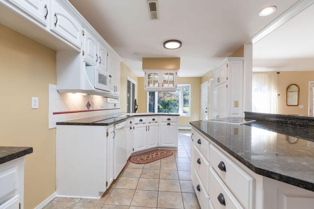 2482 East Wildwood Road, Springfield, MO 65804