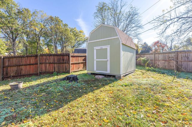 2482 East Wildwood Road, Springfield, MO 65804