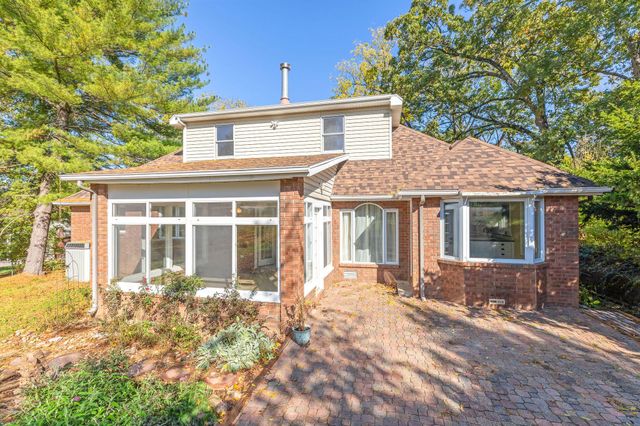 2482 East Wildwood Road, Springfield, MO 65804