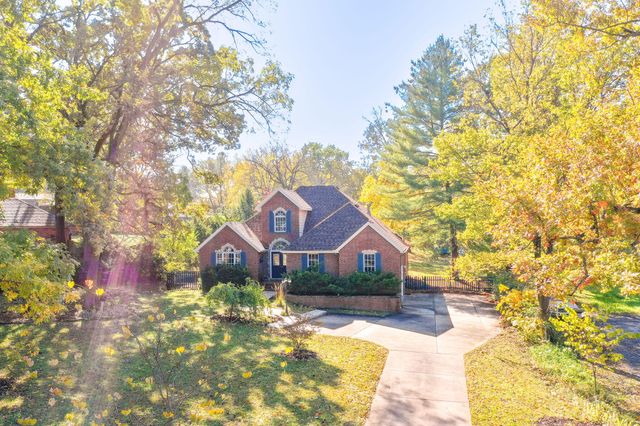 2482 East Wildwood Road, Springfield, MO 65804