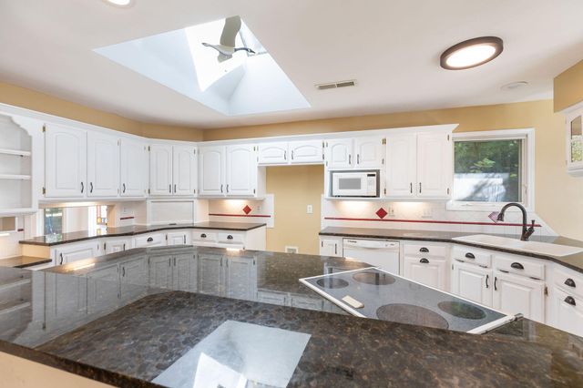 2482 East Wildwood Road, Springfield, MO 65804