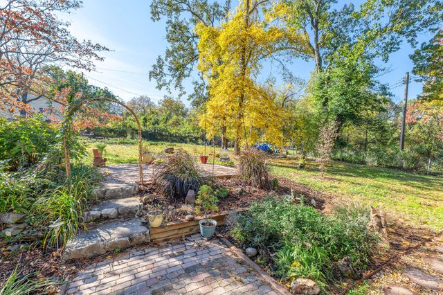 2482 East Wildwood Road, Springfield, MO 65804