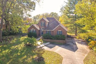 2482 East Wildwood Road, Springfield, MO 65804