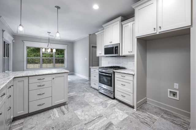 2701 Aberdeen Dr, Bryant, AR 72019