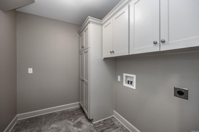 2701 Aberdeen Dr, Bryant, AR 72019
