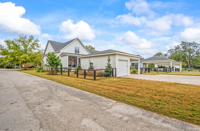 208 Coosaw Point Boulevard, Beaufort, SC 29907