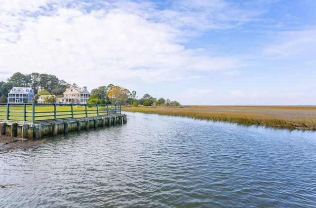 208 Coosaw Point Boulevard, Beaufort, SC 29907