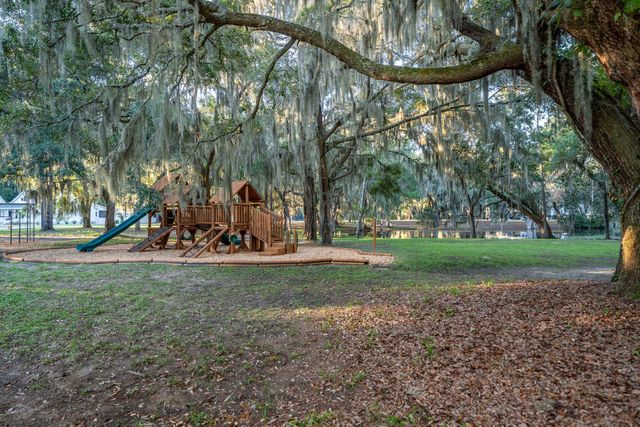 208 Coosaw Point Boulevard, Beaufort, SC 29907