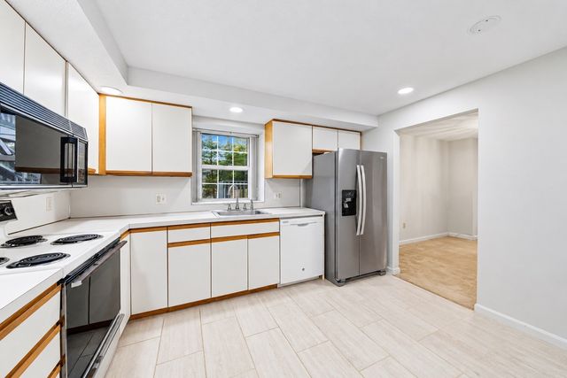 31 Shaw Farm Road 31, Canton, MA 02021